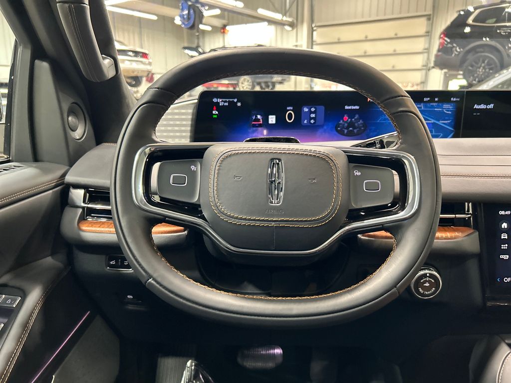 new 2025 Lincoln Navigator car, priced at $121,730
