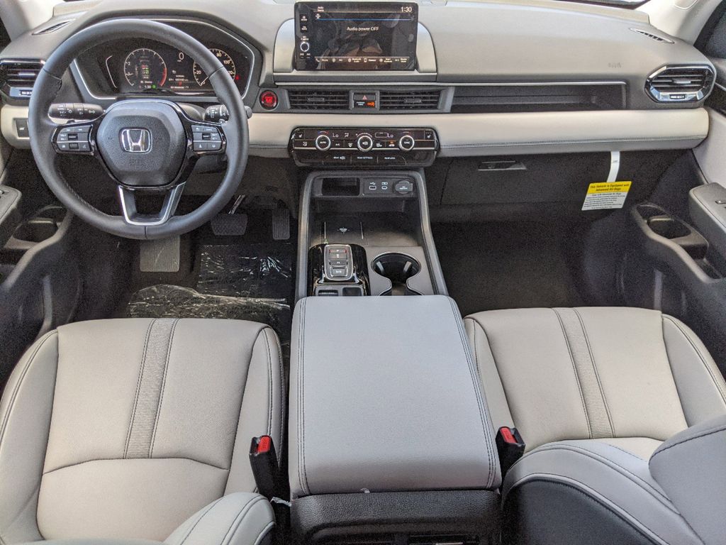 new 2025 Honda Pilot car, priced at $43,195