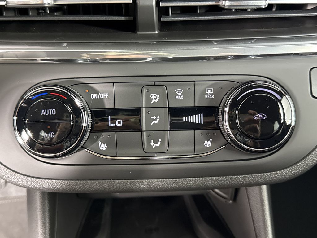 new 2025 Buick Envista car, priced at $27,375