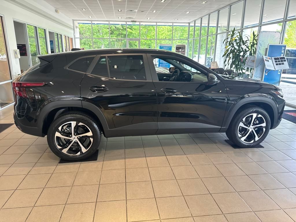 new 2025 Chevrolet Trax car, priced at $24,290