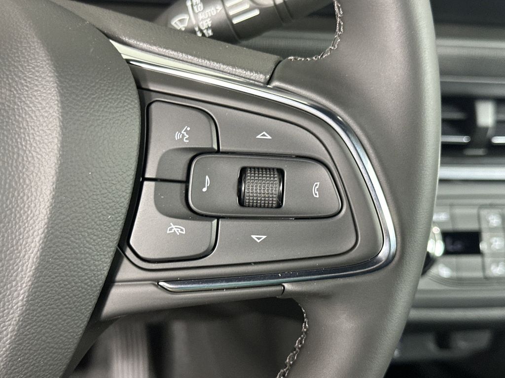 new 2025 Buick Envista car, priced at $27,375