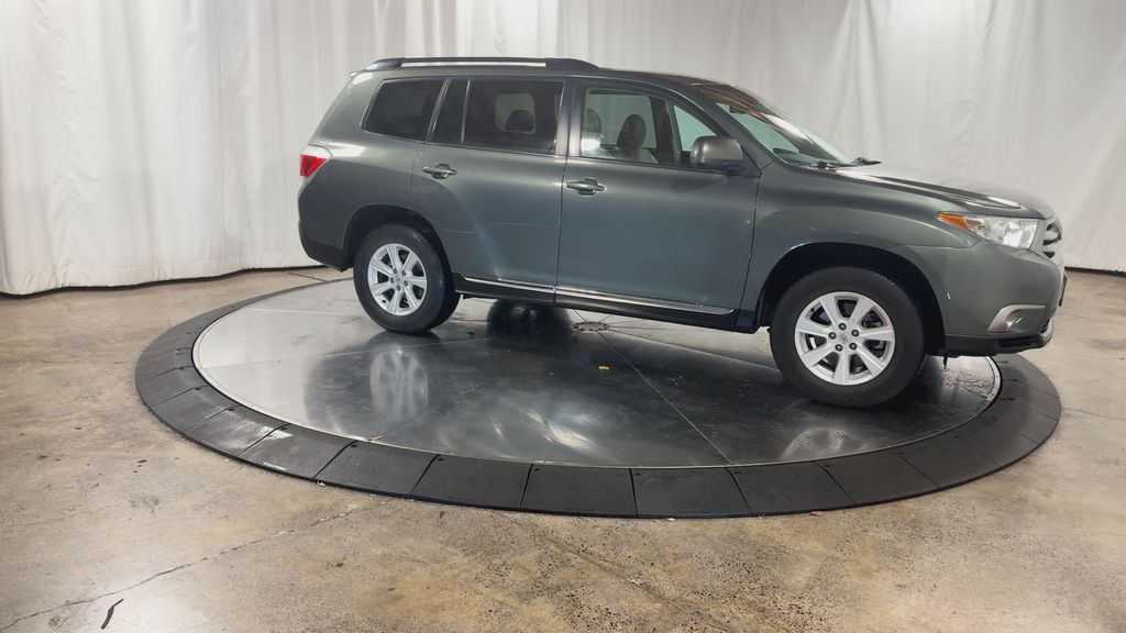 used 2013 Toyota Highlander car, priced at $14,992