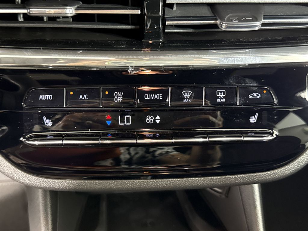 new 2025 Buick Envista car, priced at $31,085