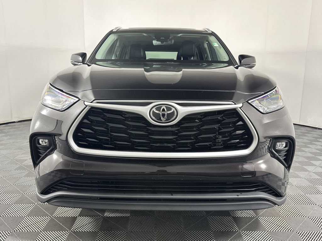 used 2022 Toyota Highlander car, priced at $34,711