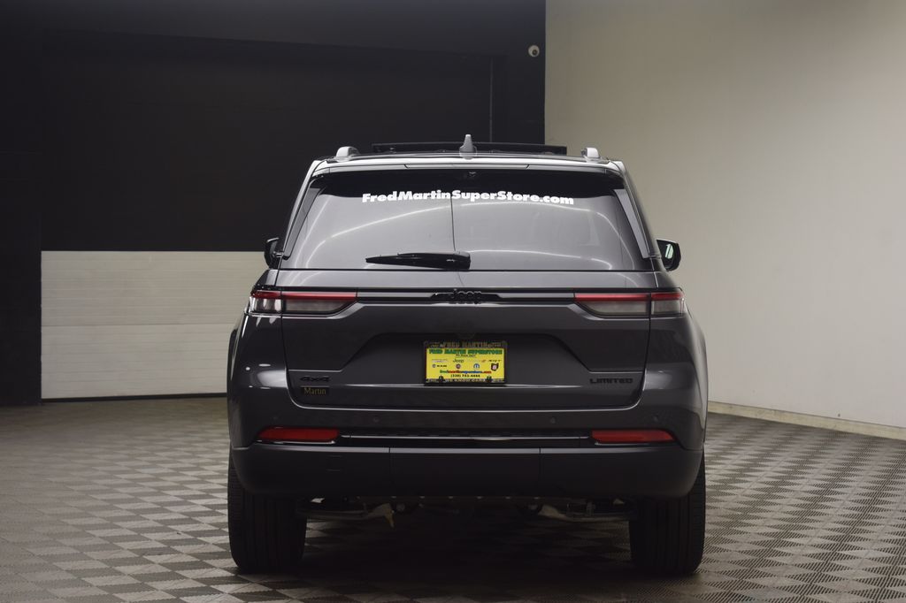new 2025 Jeep Grand Cherokee car, priced at $54,405