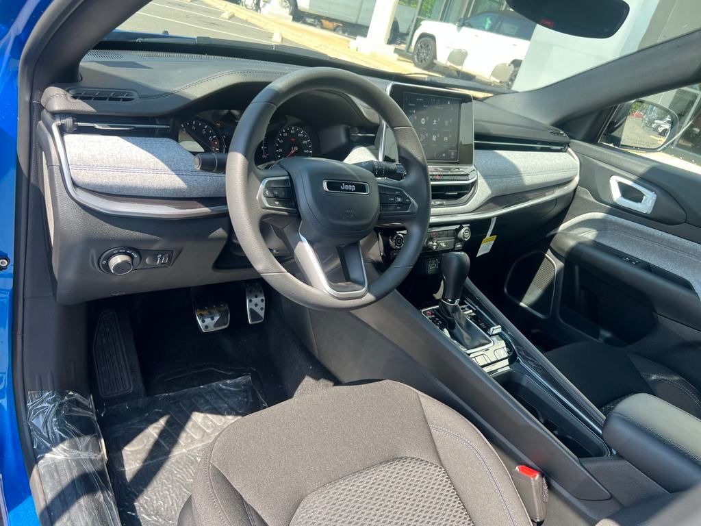 new 2025 Jeep Compass car, priced at $28,990