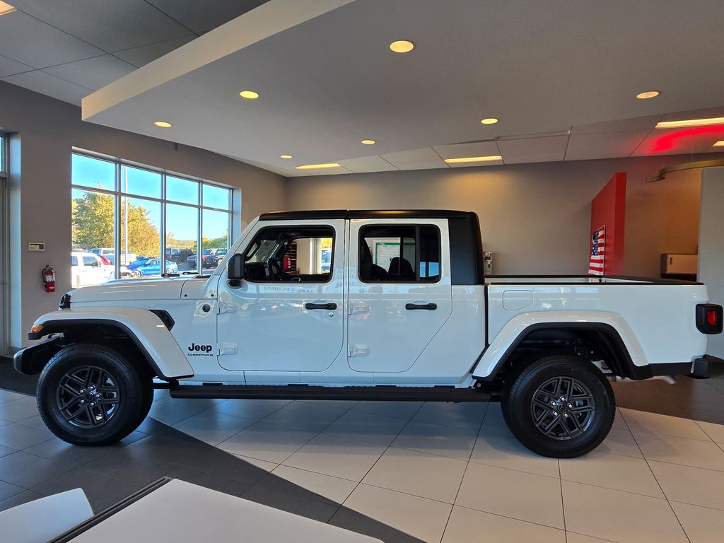 new 2025 Jeep Gladiator car, priced at $42,434