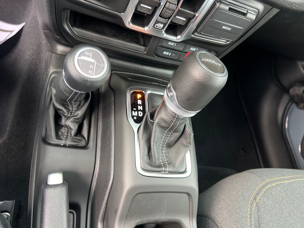 new 2025 Jeep Gladiator car, priced at $41,595