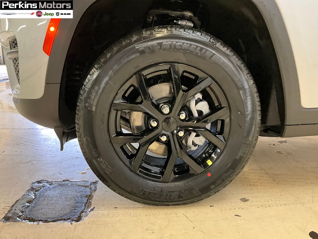 new 2025 Jeep Grand Cherokee car, priced at $43,994