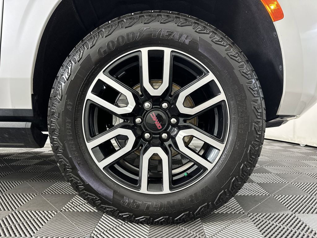 used 2024 GMC Yukon XL car, priced at $71,103
