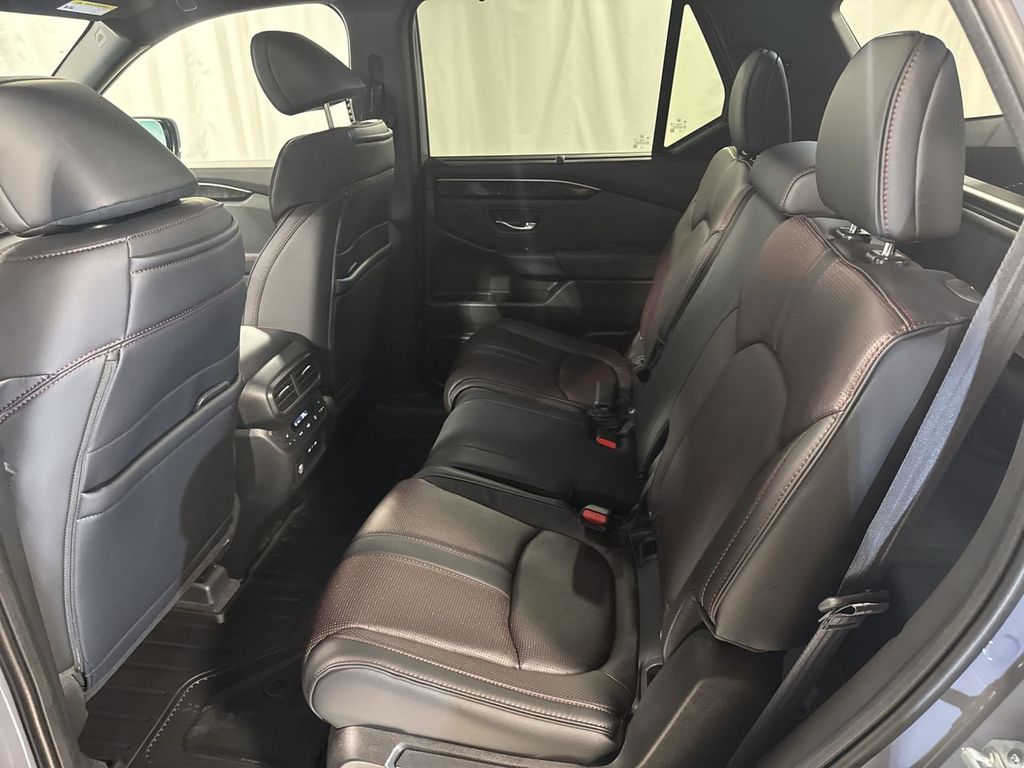 new 2025 Honda Pilot car, priced at $57,215