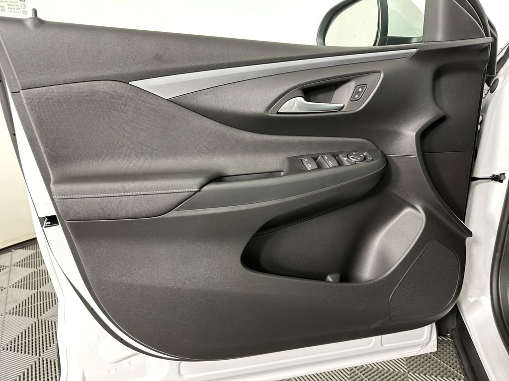 new 2025 Buick Envista car, priced at $24,695