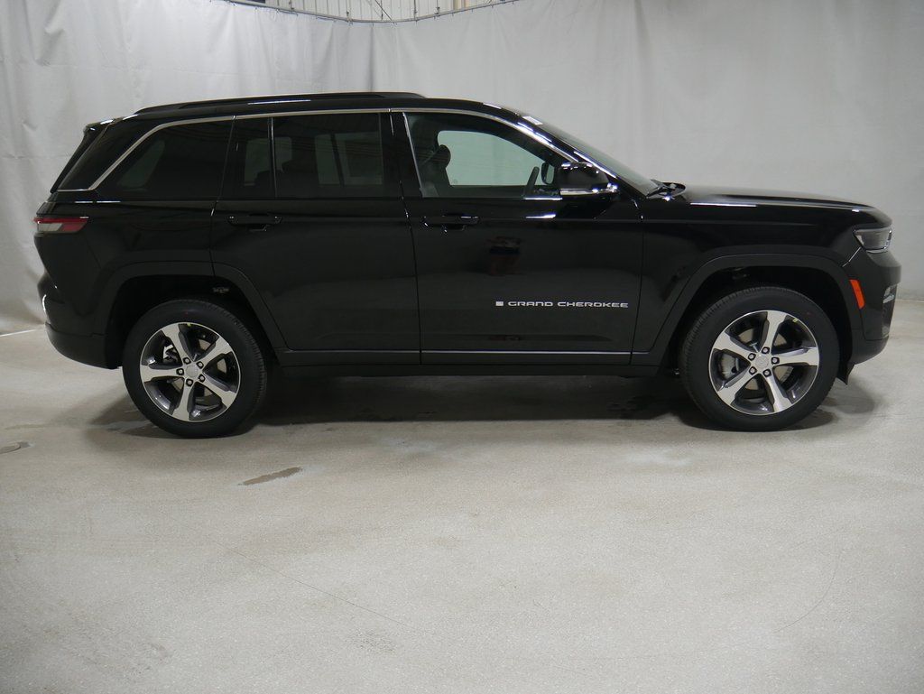 new 2024 Jeep Grand Cherokee car, priced at $48,994