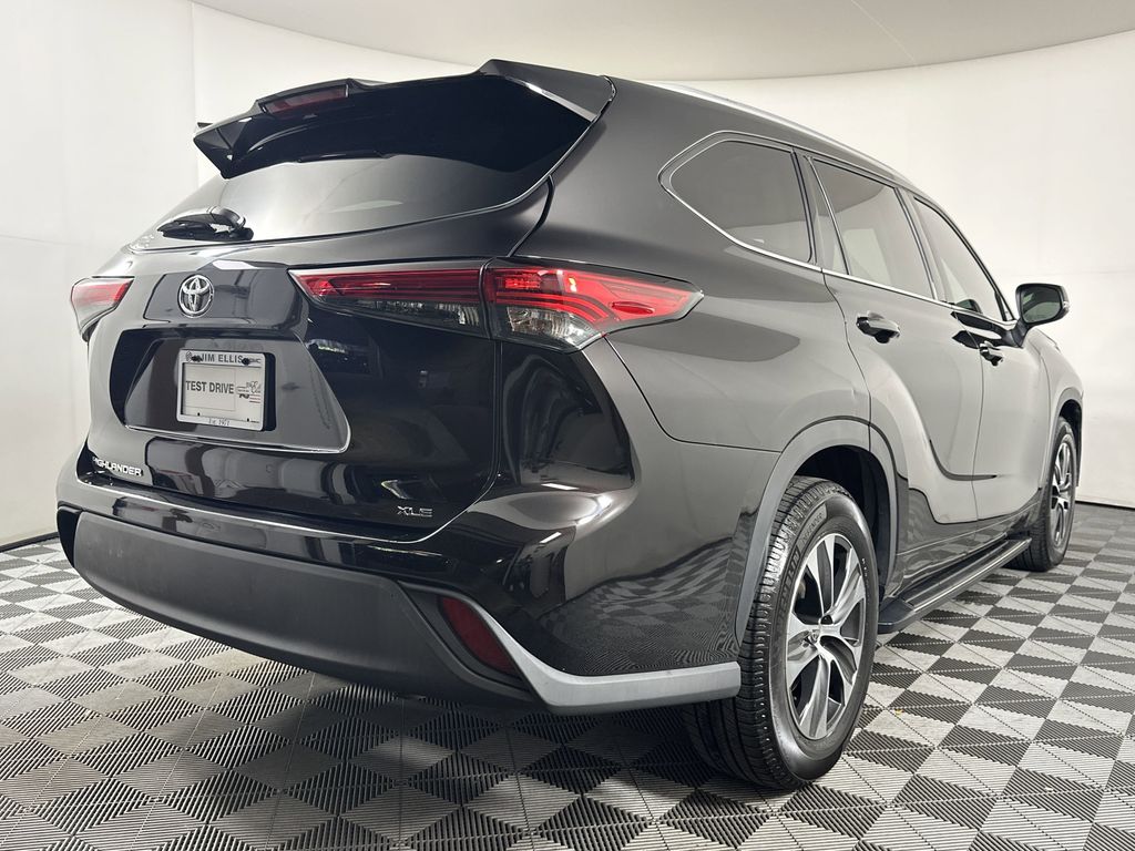 used 2022 Toyota Highlander car, priced at $34,711