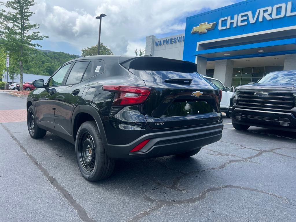 new 2025 Chevrolet Trax car, priced at $22,290