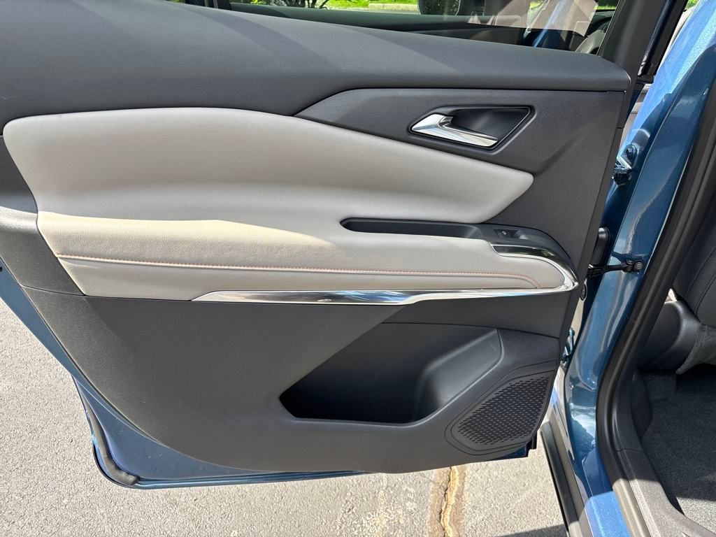 new 2025 Chevrolet Traverse car, priced at $44,695