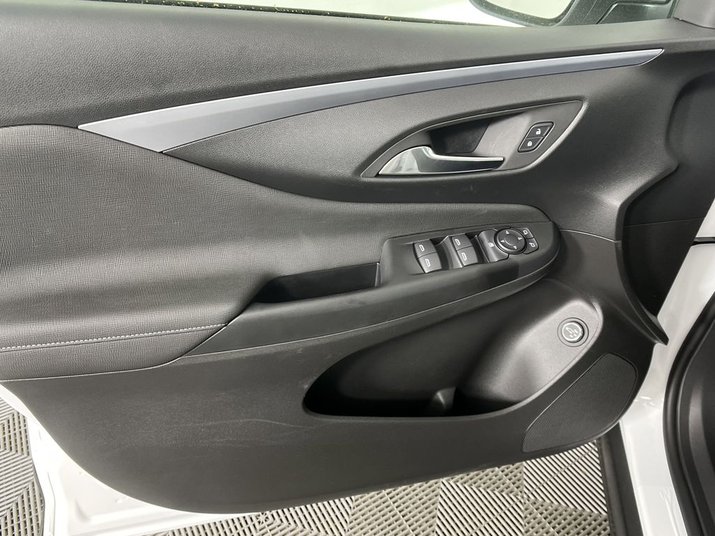 new 2025 Buick Envista car, priced at $25,190