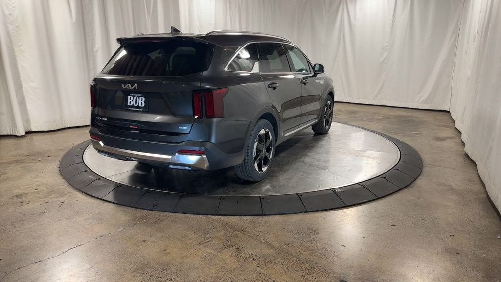 new 2025 Kia Sorento Hybrid car, priced at $42,088