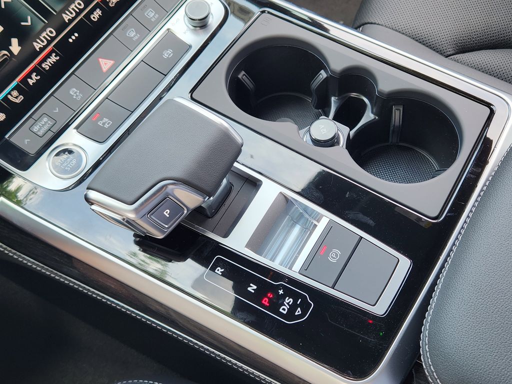 new 2025 Audi Q7 car, priced at $77,840
