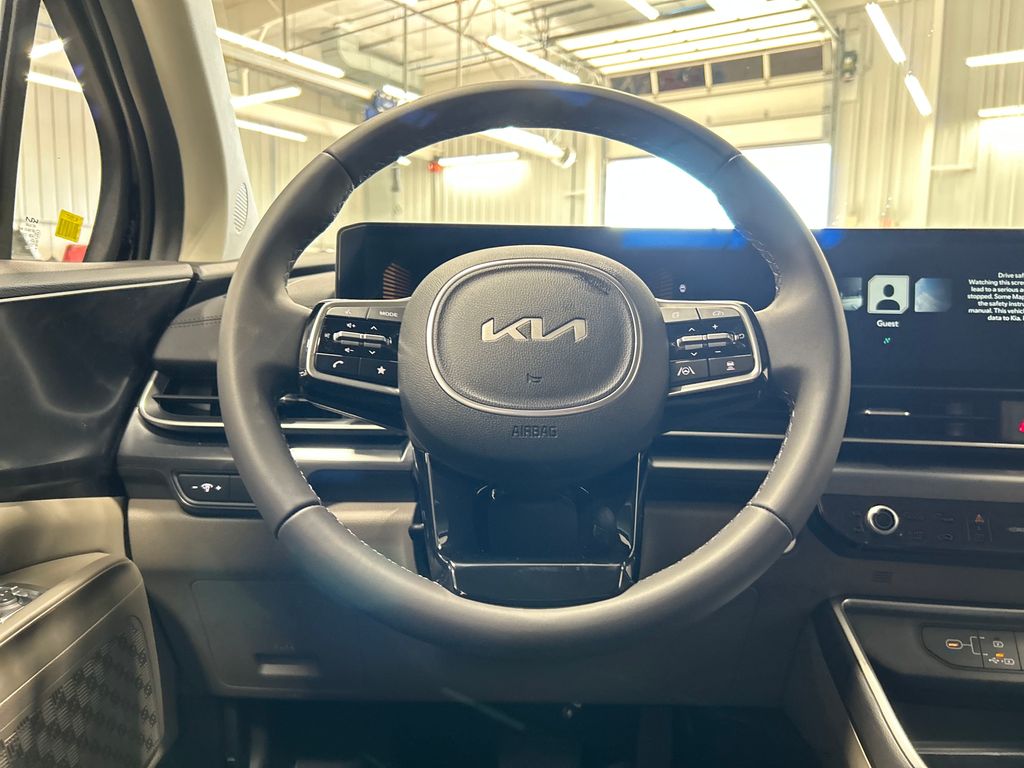 new 2025 Kia Carnival car, priced at $40,870