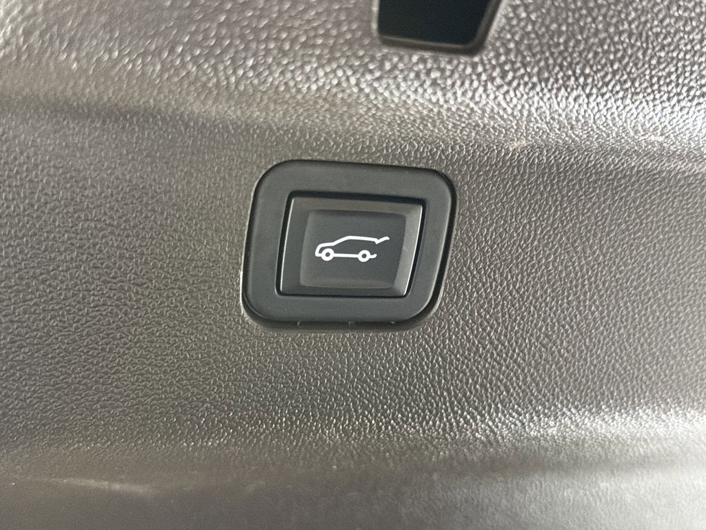 used 2022 GMC Yukon car, priced at $59,995