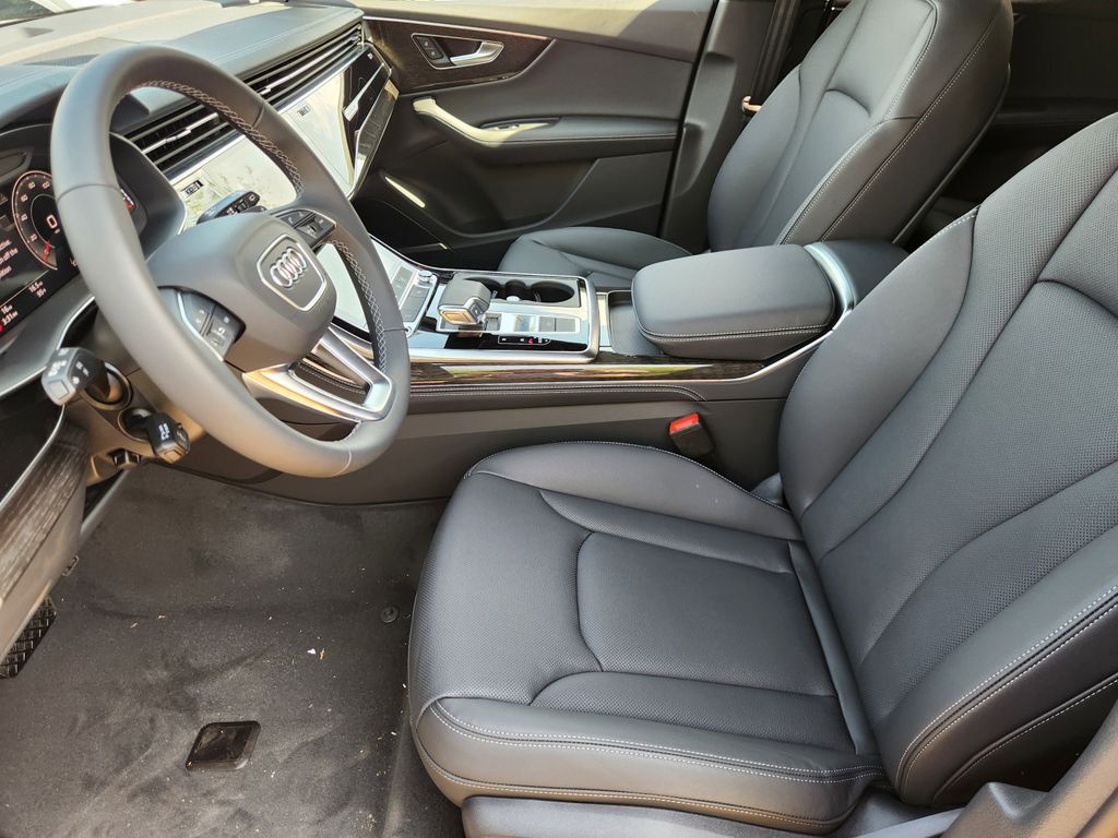 new 2025 Audi Q7 car, priced at $77,840