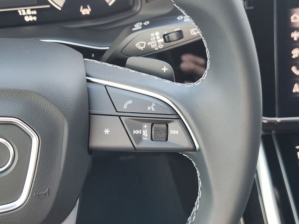 new 2025 Audi Q7 car, priced at $77,840