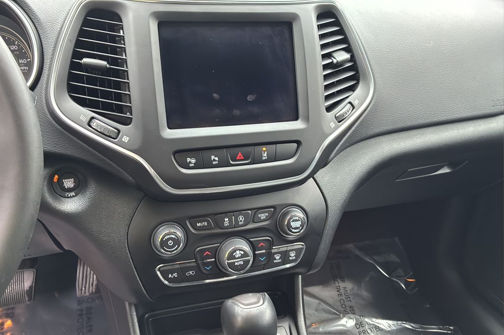 used 2023 Jeep Cherokee car, priced at $26,200