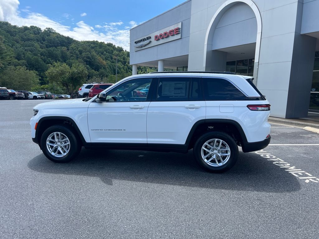 new 2025 Jeep Grand Cherokee car, priced at $38,900