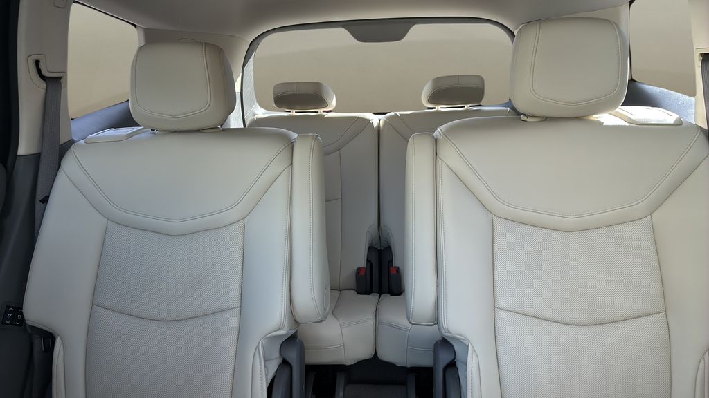 used 2023 Cadillac XT6 car, priced at $37,400