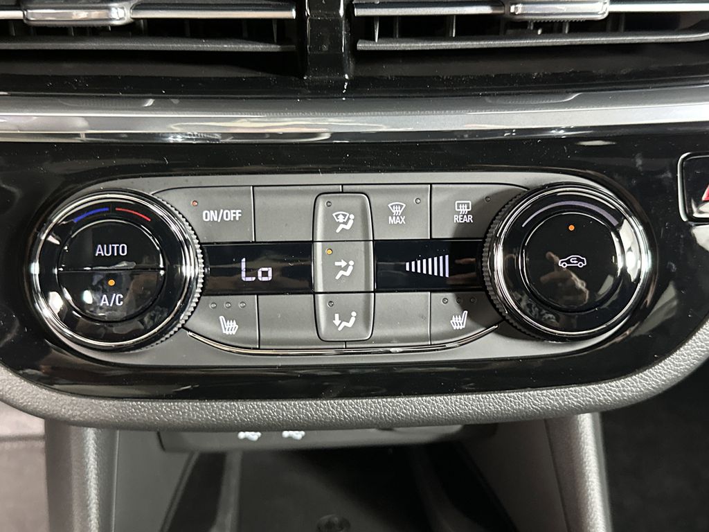 new 2025 Buick Envista car, priced at $29,869