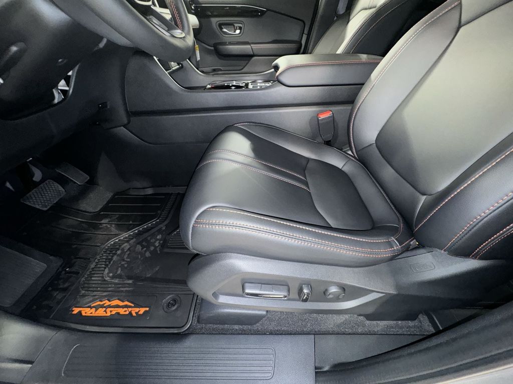 new 2025 Honda Pilot car, priced at $50,895