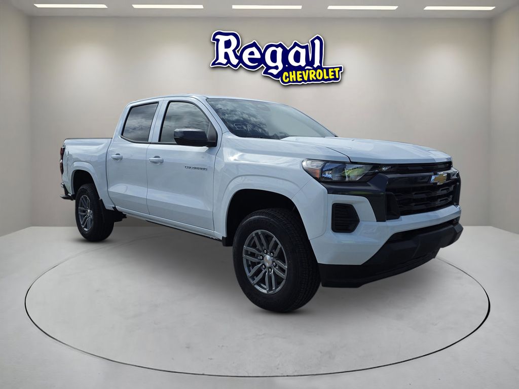 new 2025 Chevrolet Colorado car, priced at $30,400