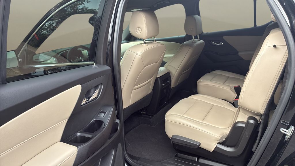 used 2023 Chevrolet Traverse car, priced at $33,900