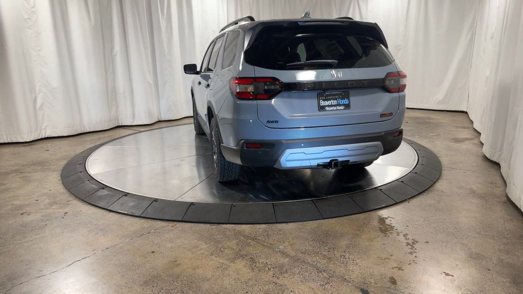 new 2025 Honda Pilot car, priced at $51,305