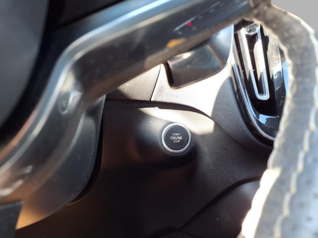 used 2019 Volvo XC40 car, priced at $18,111
