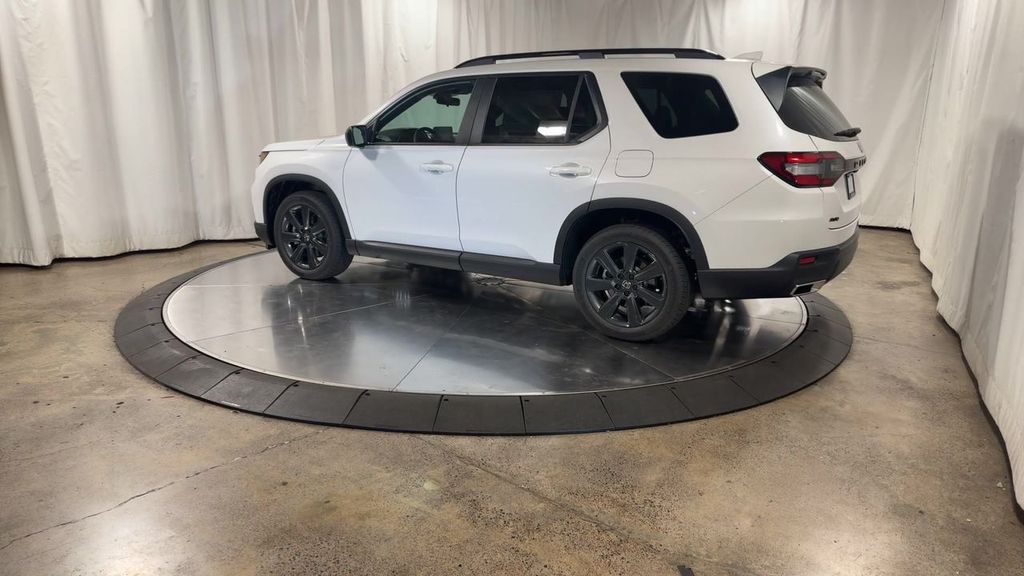 new 2025 Honda Pilot car, priced at $44,205