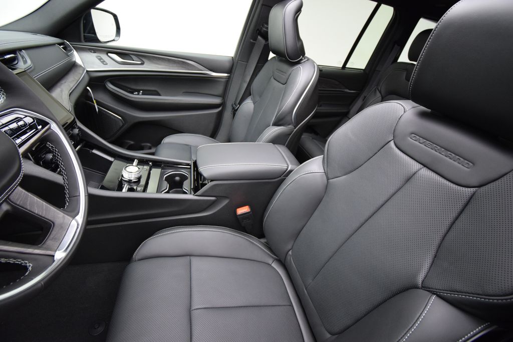 new 2025 Jeep Grand Cherokee car, priced at $55,520