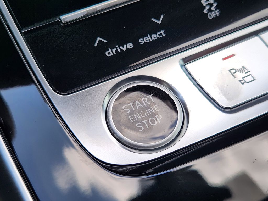 new 2025 Audi Q8 car, priced at $85,965
