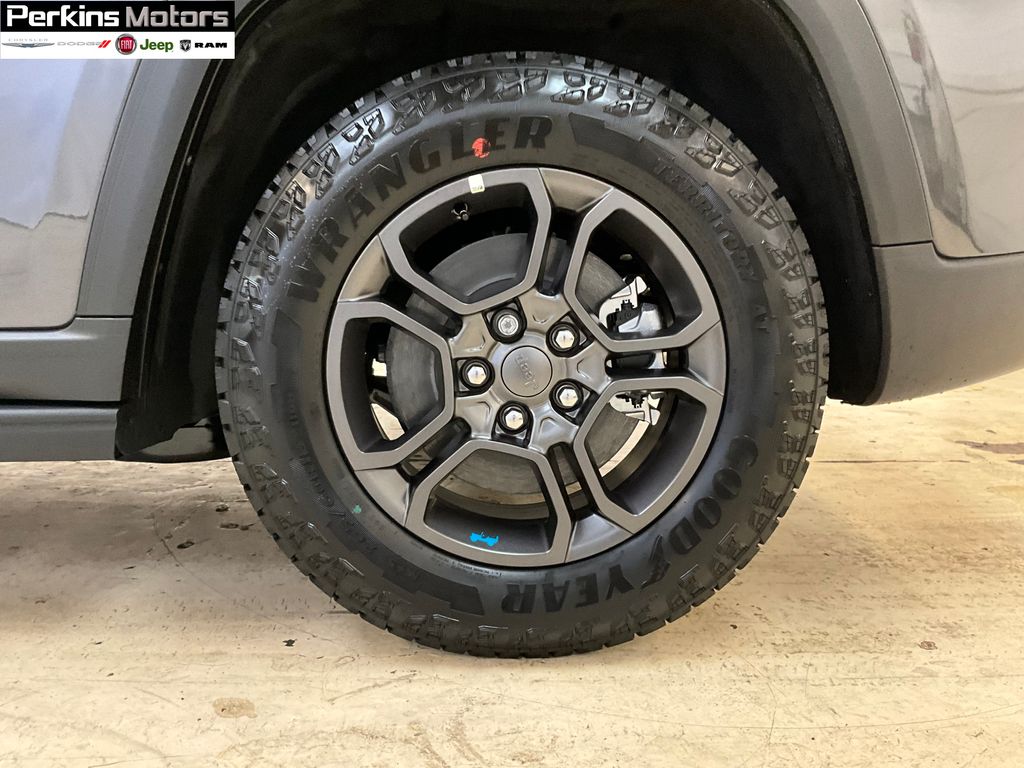 new 2025 Jeep Grand Cherokee car, priced at $66,005
