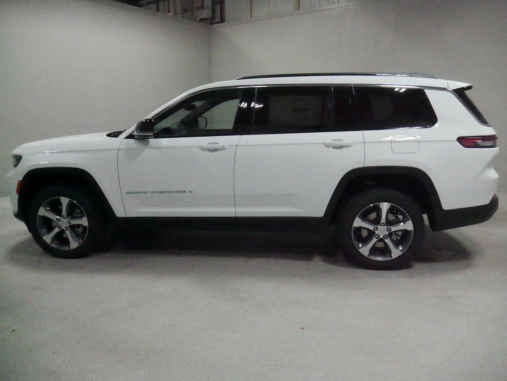 new 2024 Jeep Grand Cherokee L car, priced at $48,325