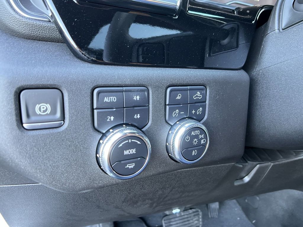 new 2025 GMC Sierra 2500HD car, priced at $80,403