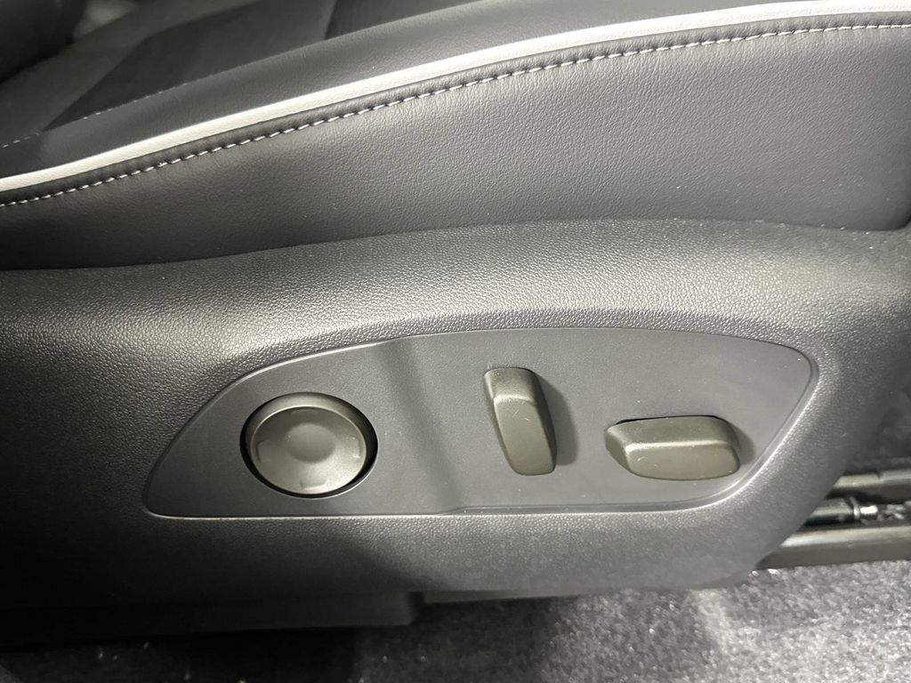 new 2025 Buick Enclave car, priced at $46,530
