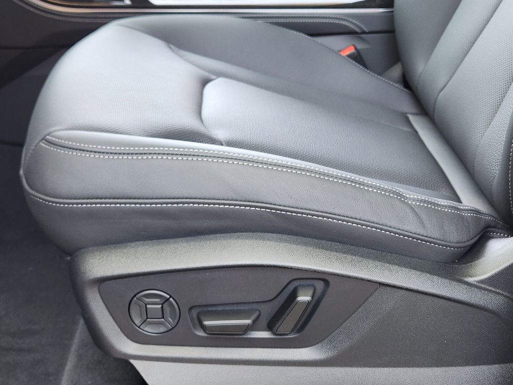 new 2025 Audi Q7 car, priced at $77,840