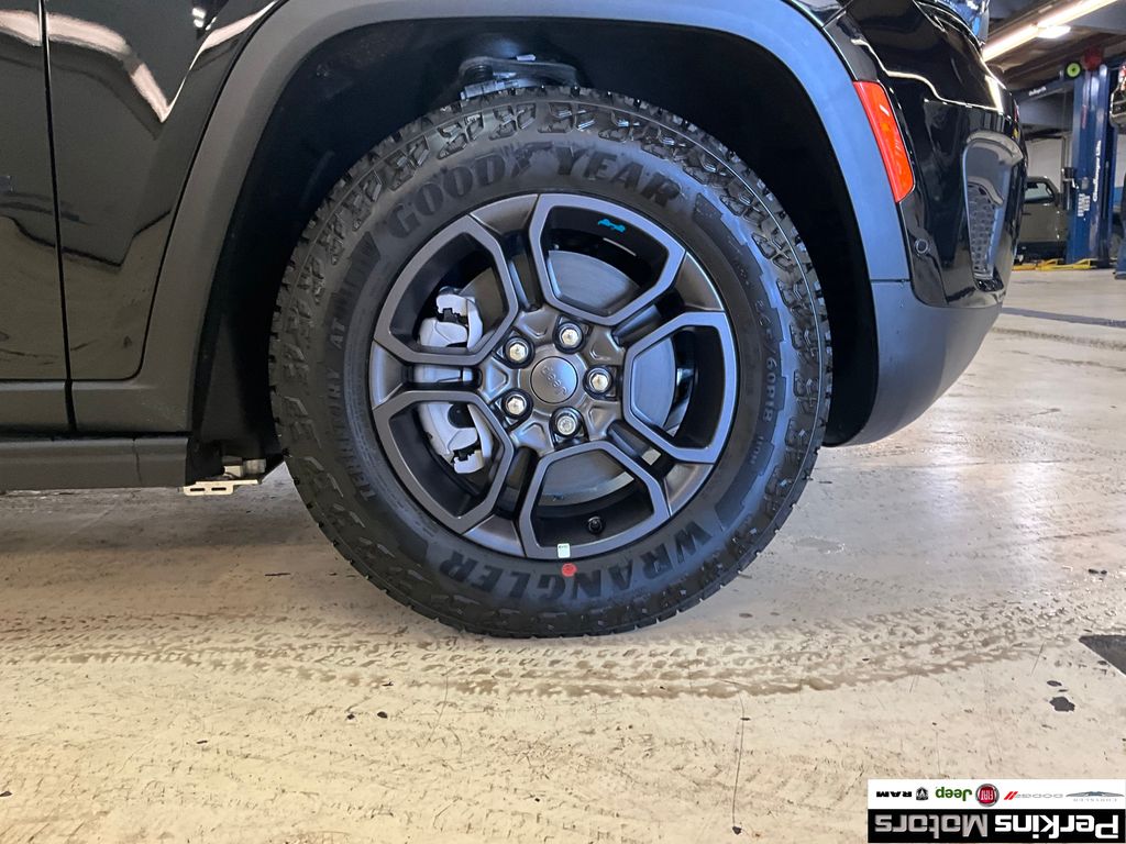 new 2025 Jeep Grand Cherokee car, priced at $66,005