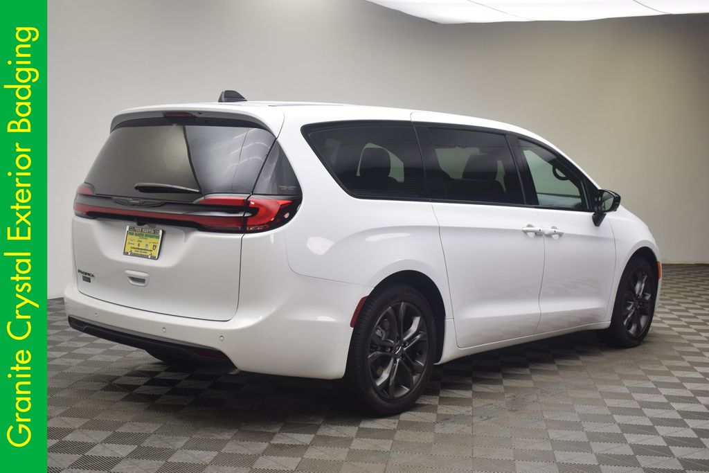 new 2026 Chrysler Pacifica car, priced at $45,088