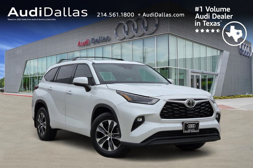 used 2022 Toyota Highlander car, priced at $35,572