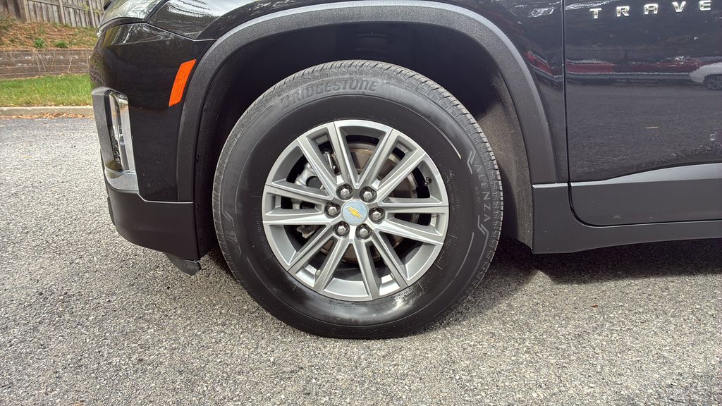 used 2023 Chevrolet Traverse car, priced at $33,900