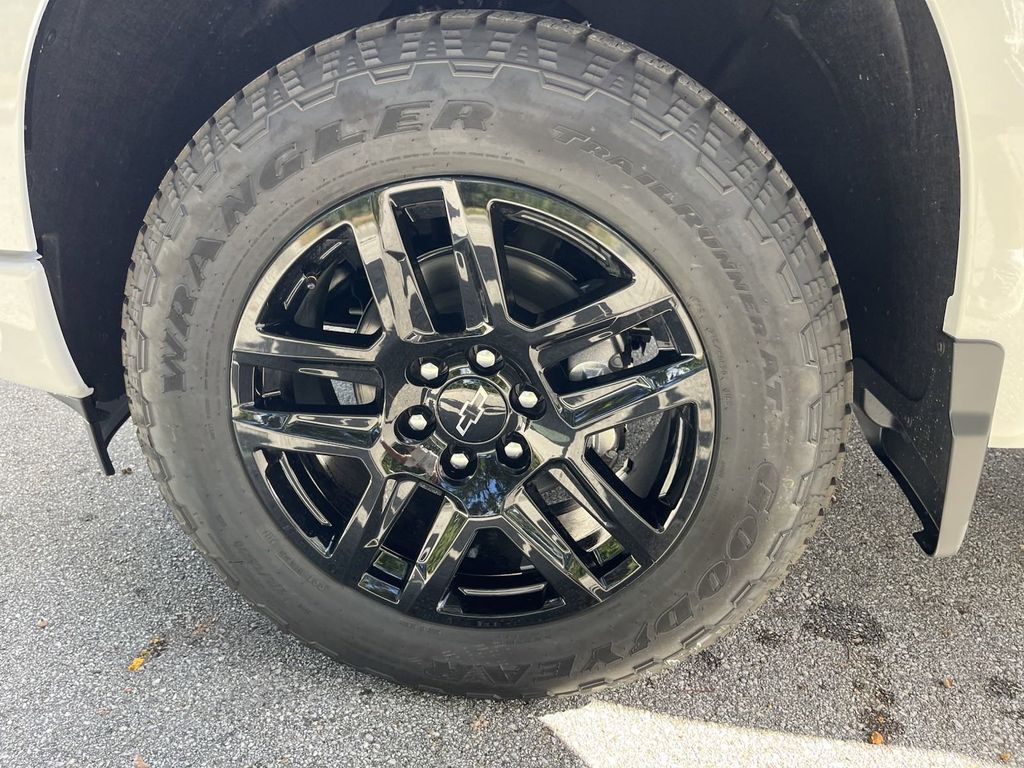 new 2025 Chevrolet Silverado 1500 car, priced at $40,371