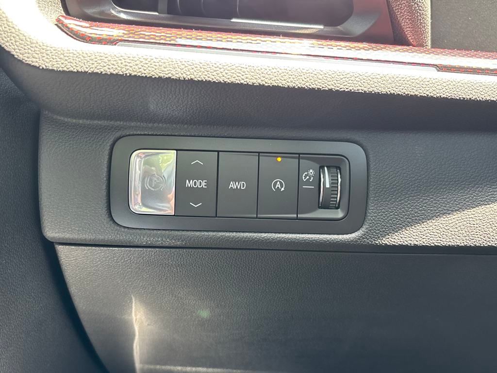 new 2025 Chevrolet Traverse car, priced at $59,095